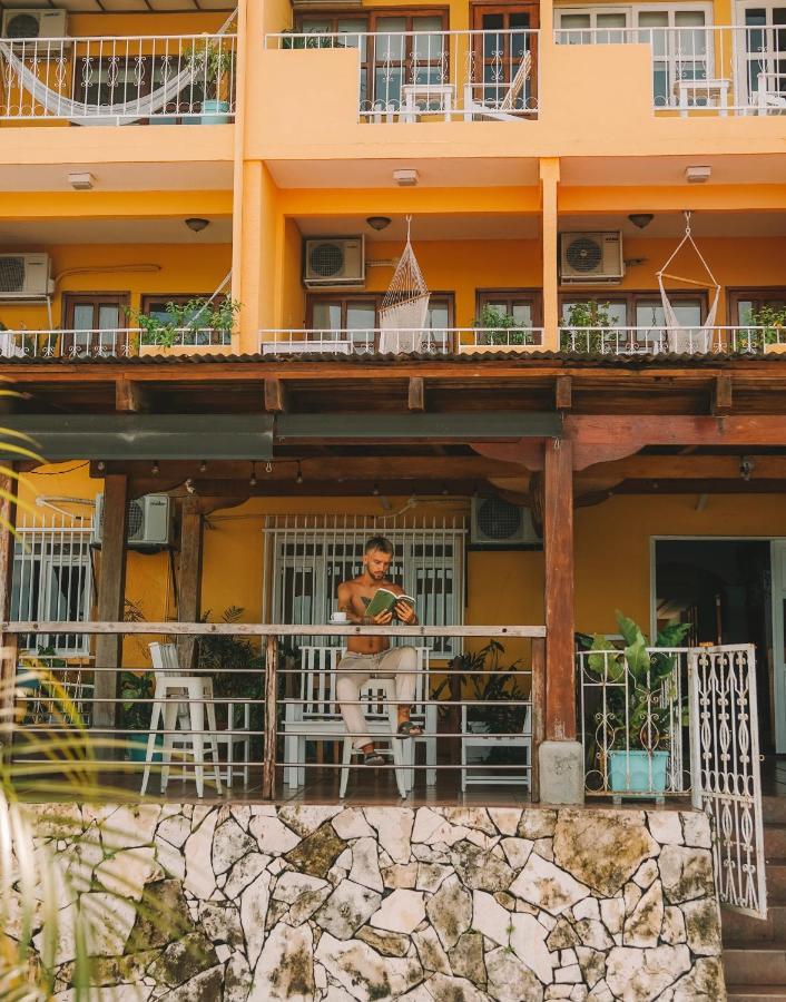 Hotel Santana Flores Extérieur photo