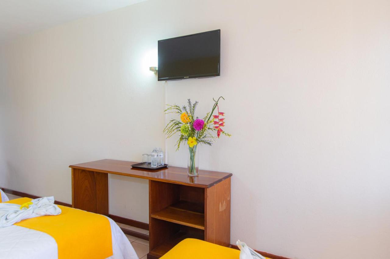 Hotel Santana Flores Extérieur photo