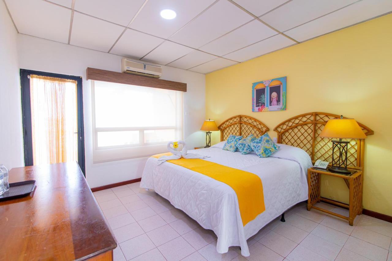 Hotel Santana Flores Extérieur photo
